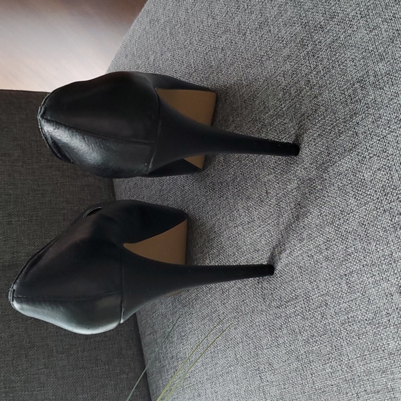 Black Stilettos- with platform. size 8 us - Picture 3 of 3